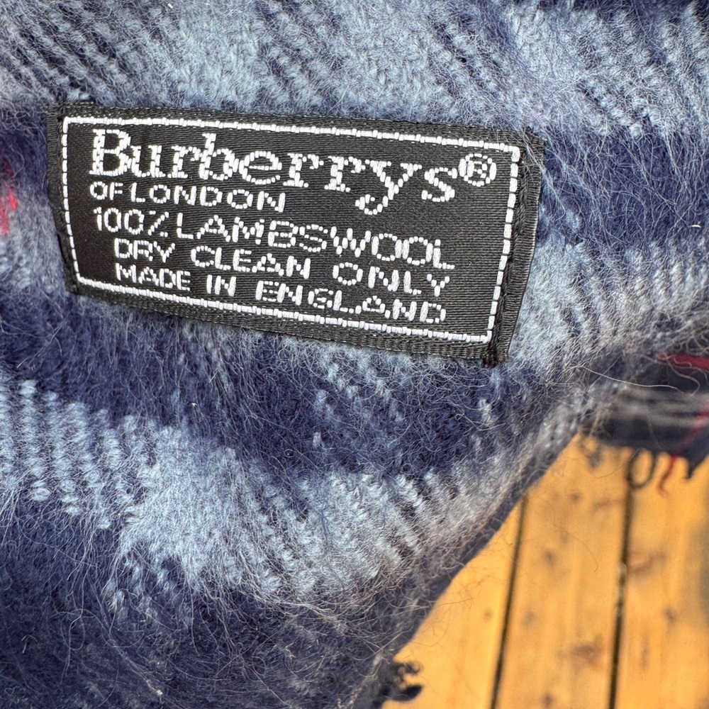 FLAWLESS🔥BURBERRY 💯% Lambswool Deep Blue Nova Check Scarf  LARGE/75”long! - Picture 7 of 9